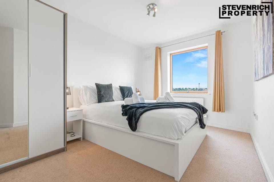 Bed, View (from property/room), View (from property/room), Bedroom