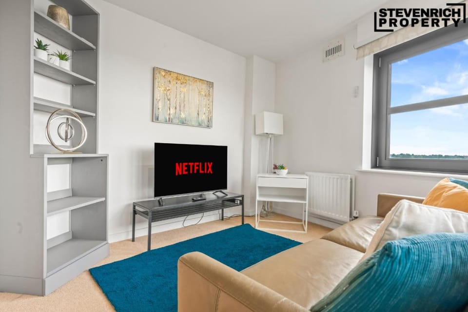 TV and multimedia, View (from property/room), View (from property/room), Living room, Seating area