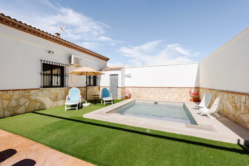 Property building, Balcony/Terrace, Living room, Swimming pool