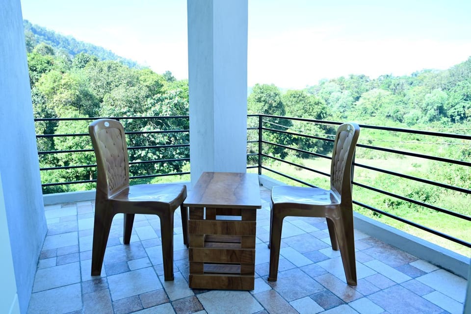 coorg misty mountains guest house Bed and Breakfast in Madikeri