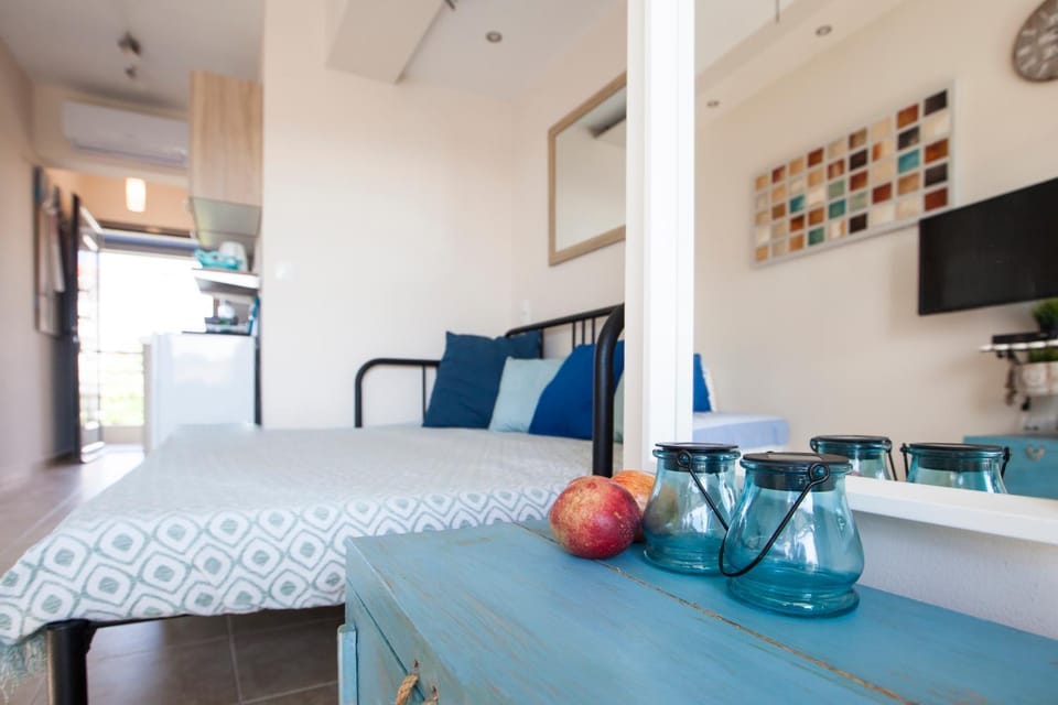 Bed, Kitchen or kitchenette, Living room, Photo of the whole room, Seating area, Dining area, Bedroom