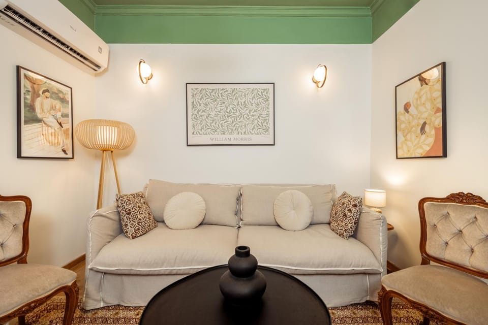 Living room, Seating area, air conditioner