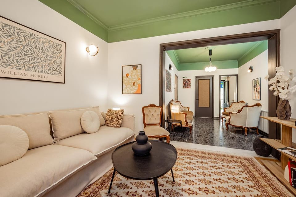 Living room, Seating area