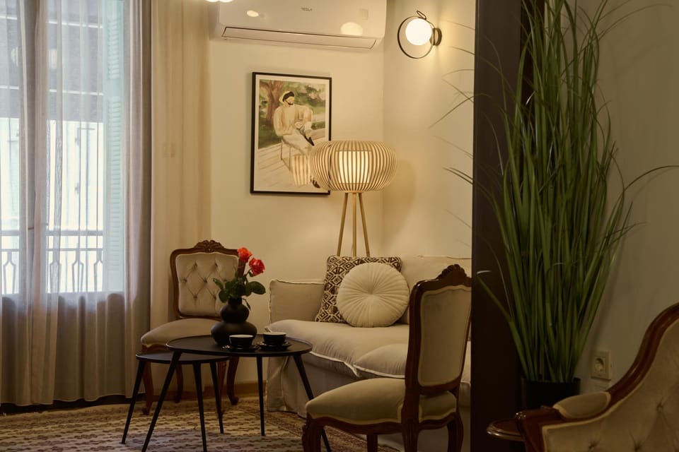 Living room, Seating area