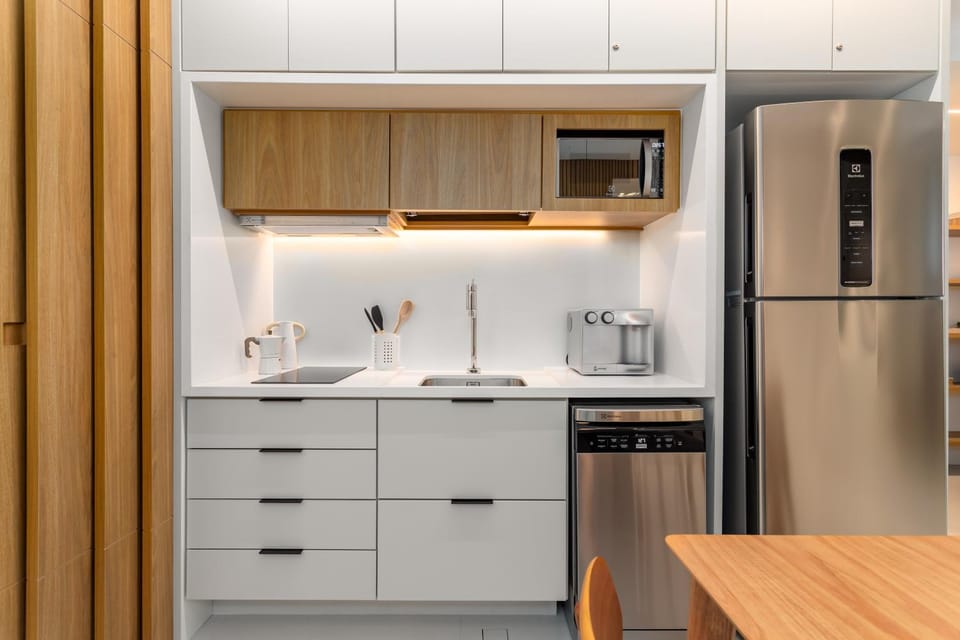 Coffee/tea facilities, Kitchen or kitchenette, dishwasher, microwave, stove, toaster