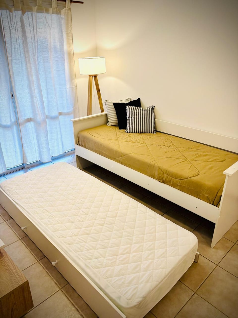 Bed, Living room