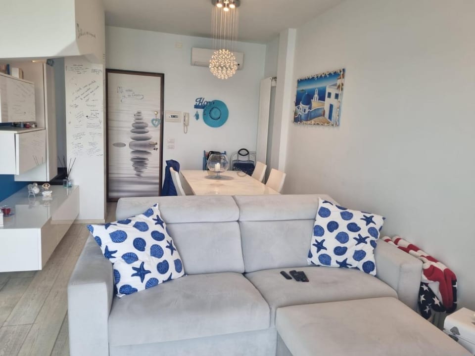 Light Blu House Apartment in Arona