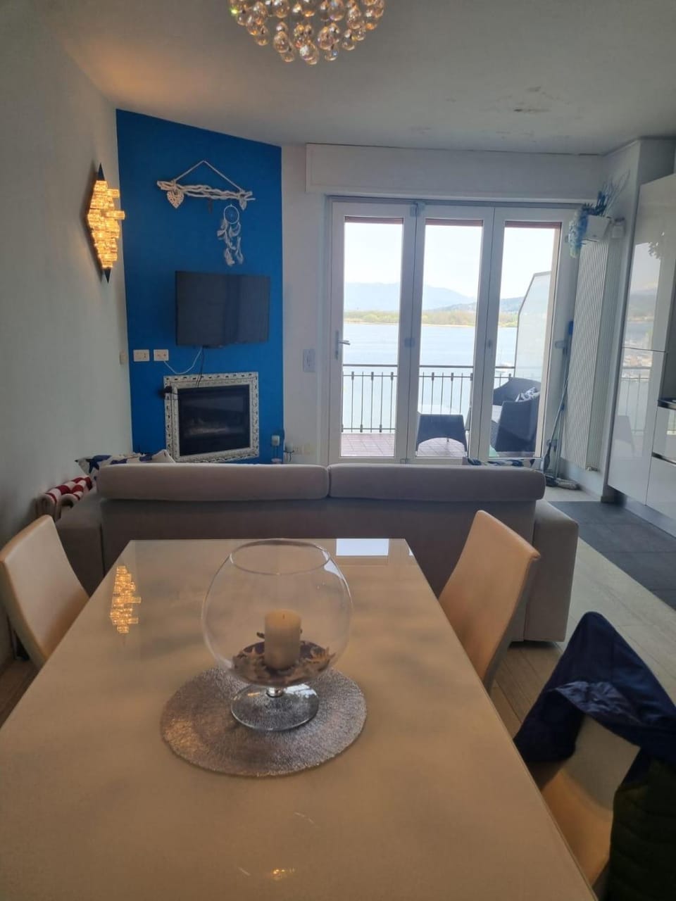 Light Blu House Apartment in Arona