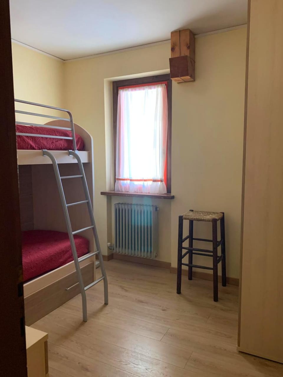 Bedroom, bunk bed