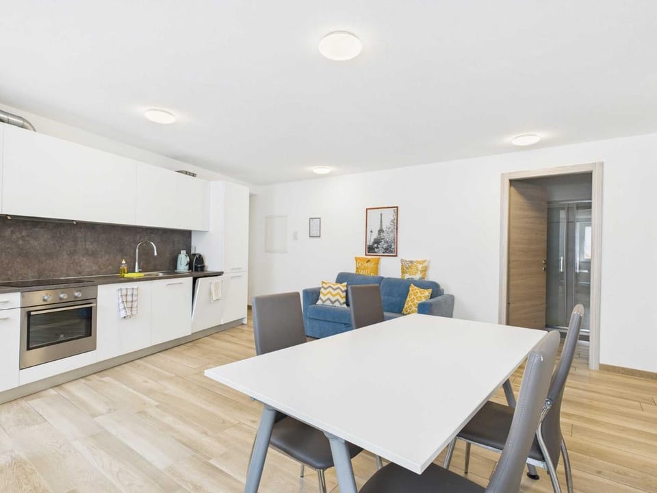 Dining area, Lunch