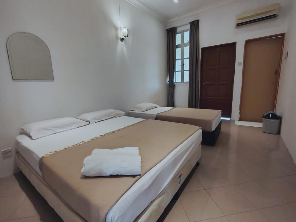 Bed, Bedroom, towels, air conditioner