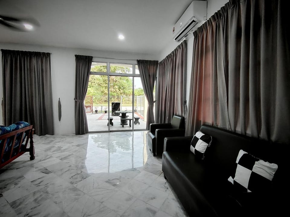 Living room, Family
