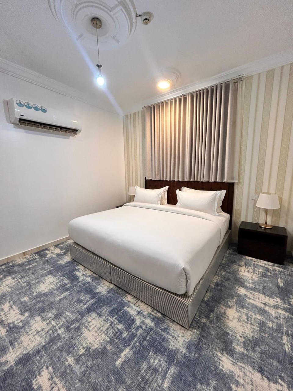 Bed, Photo of the whole room, Bedroom, air conditioner