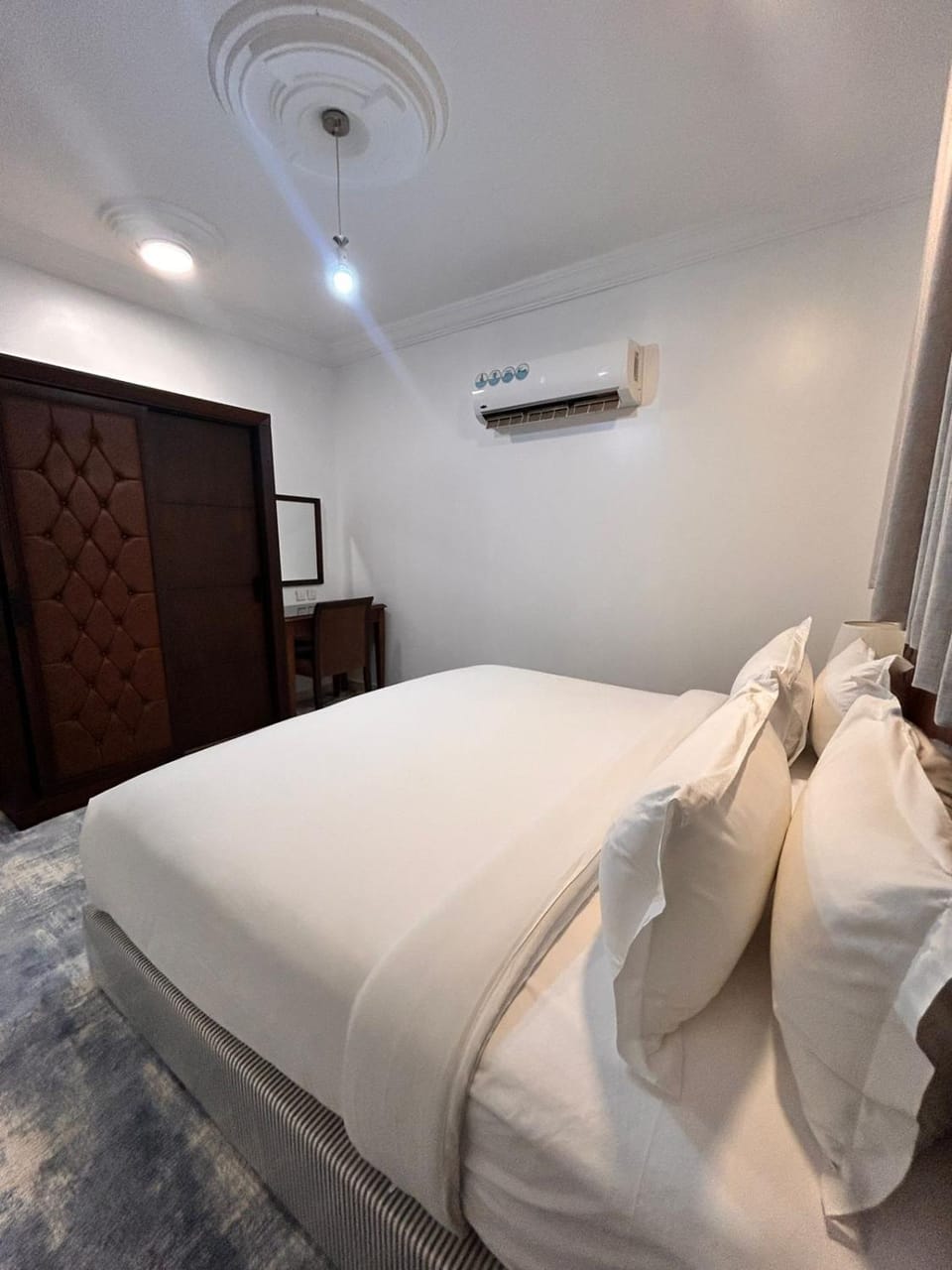 Bed, Photo of the whole room, Bedroom