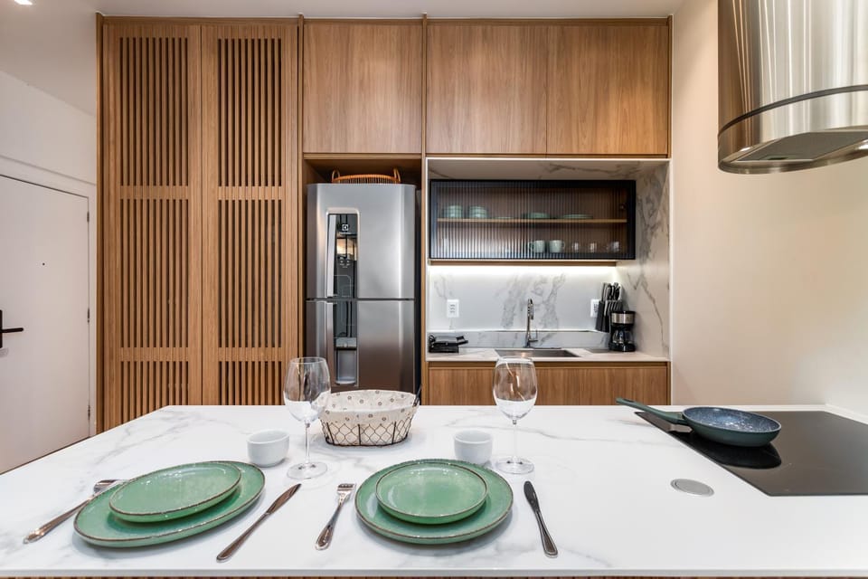 Coffee/tea facilities, Kitchen or kitchenette, Dining area, stove