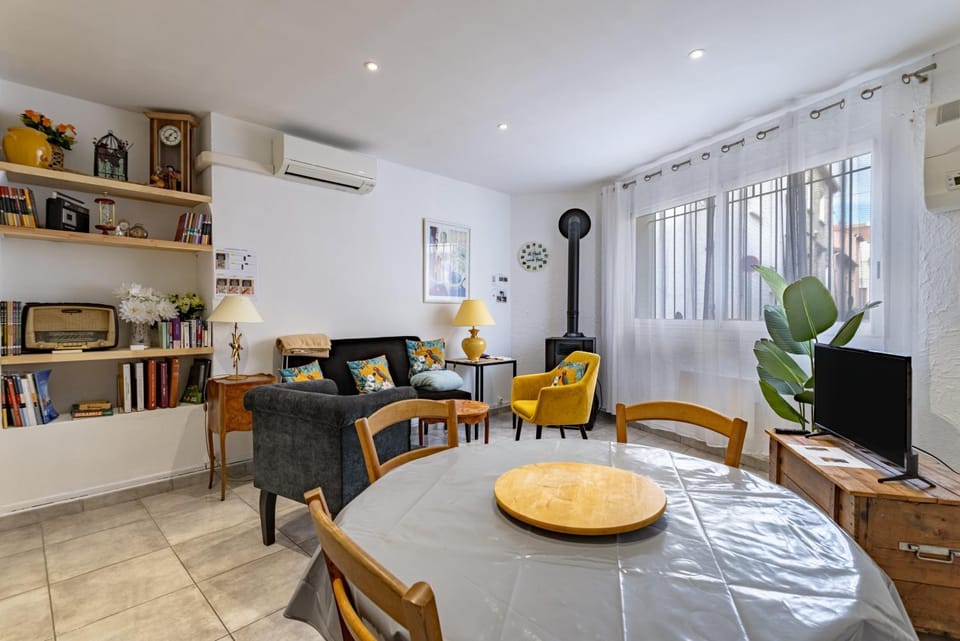 Property building, Living room
