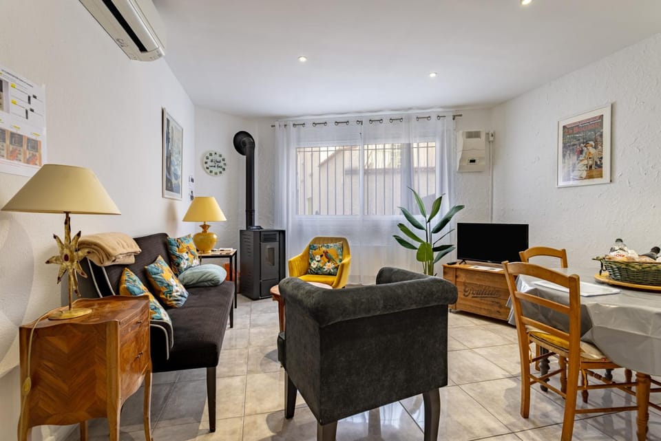 Property building, Living room