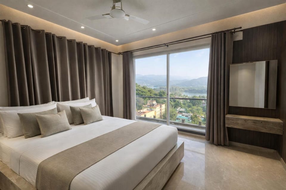 Bedroom, River view