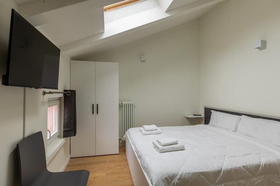 Bed, Bedroom, towels, wardrobe
