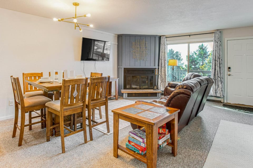 5 Mi to Winter Park Resort: Unit w/ Pool & Hot Tub House in Fraser