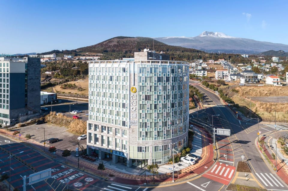 Facade/entrance, Neighbourhood, Mountain view