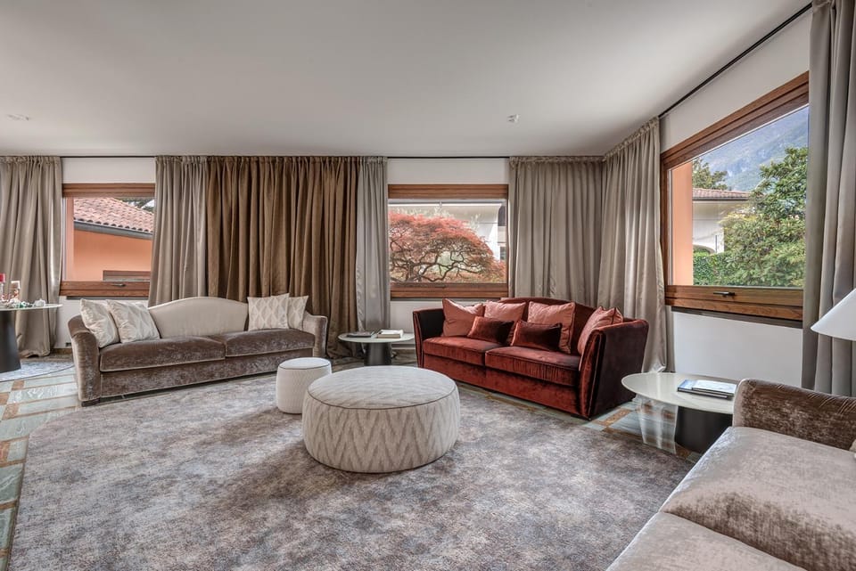 Living room, Seating area