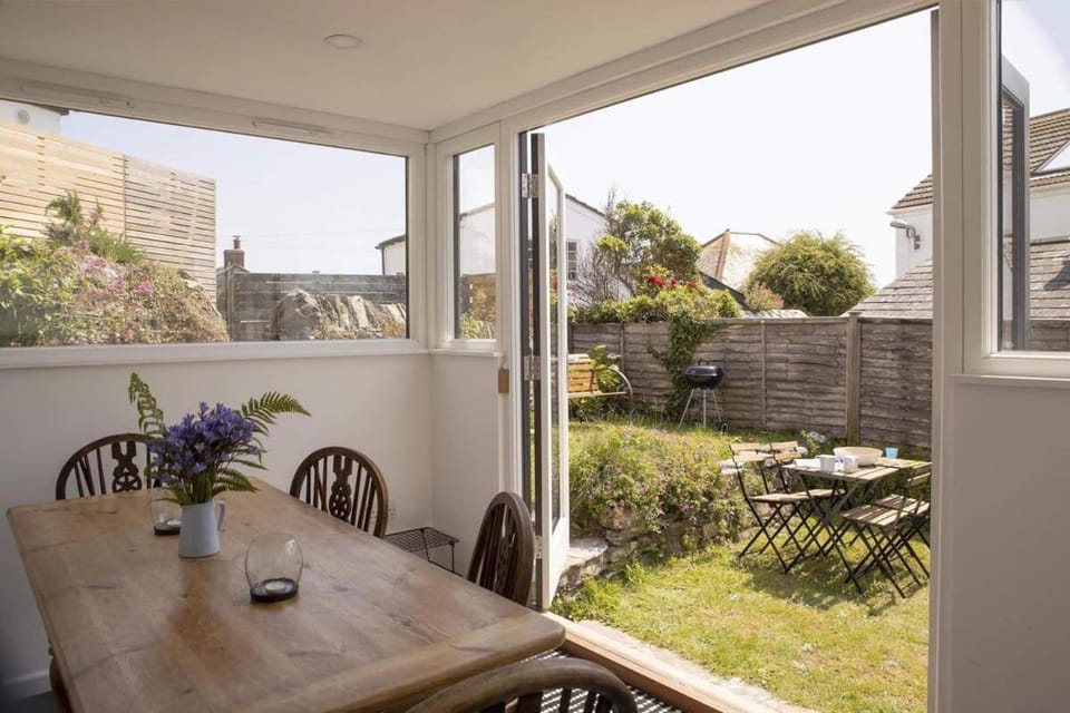 Gorgeous Cottage Parking Short Walk to Beach House in Gorran Haven