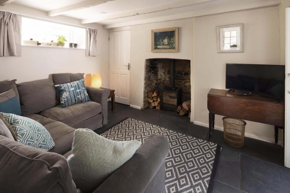 Gorgeous Cottage Parking Short Walk to Beach House in Gorran Haven
