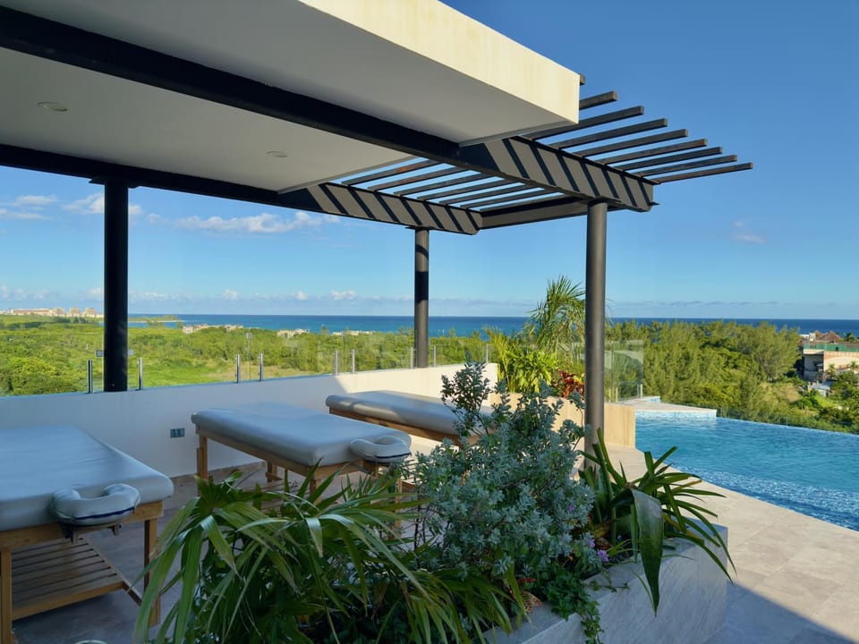 Natural landscape, View (from property/room), Balcony/Terrace, Pool view, Swimming pool