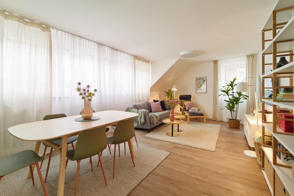 Seating area, Dining area