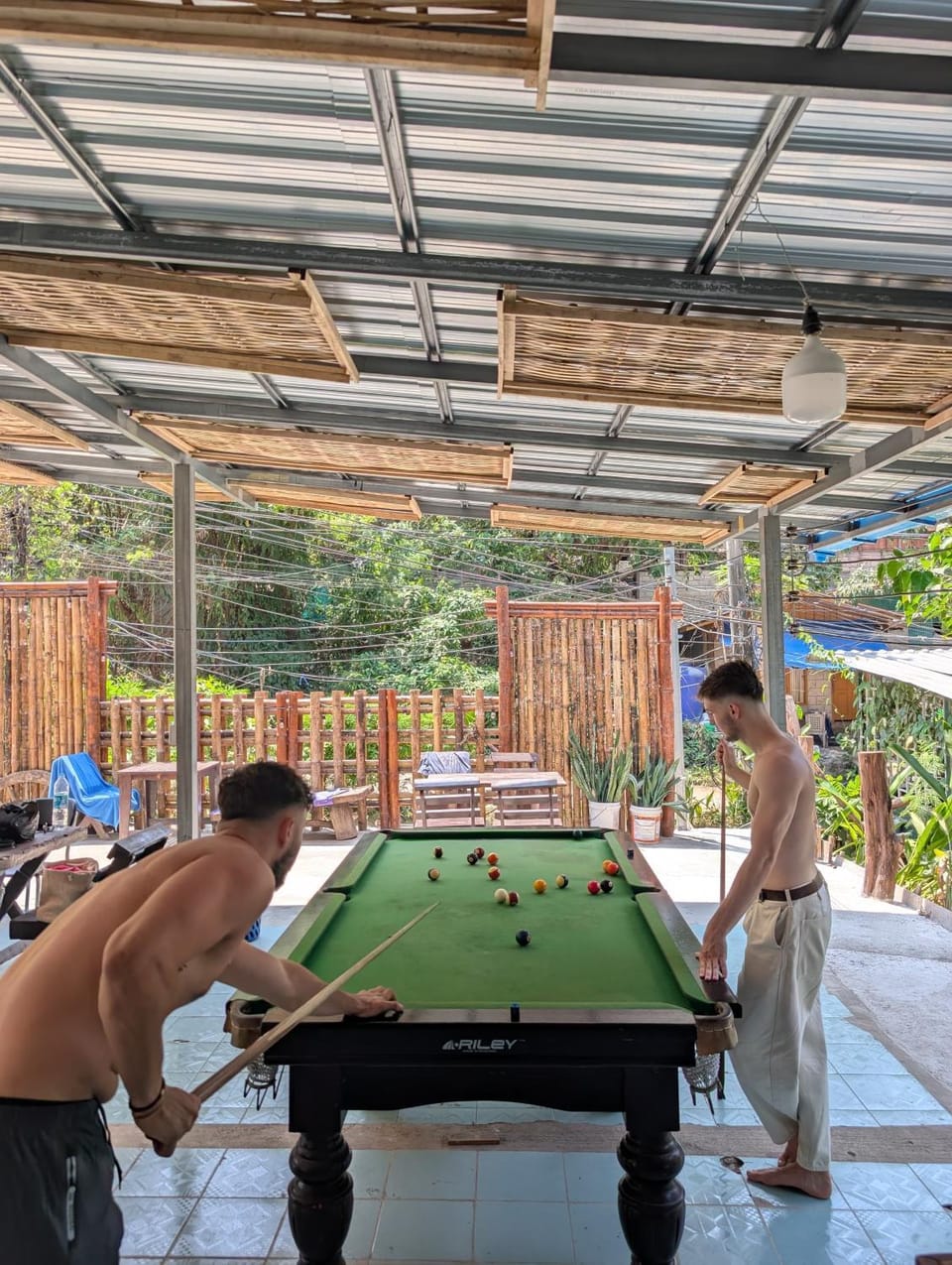 Billiard, Game Room