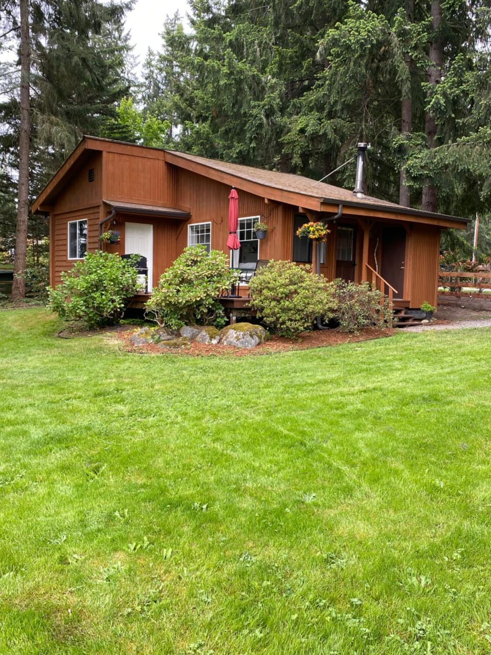 Rainier view farm stay cabin Cabin in Washington