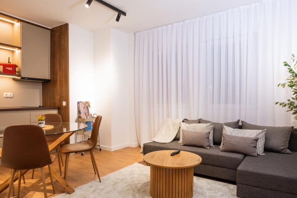 Kitchen or kitchenette, Living room, Seating area, Dining area, fireplace