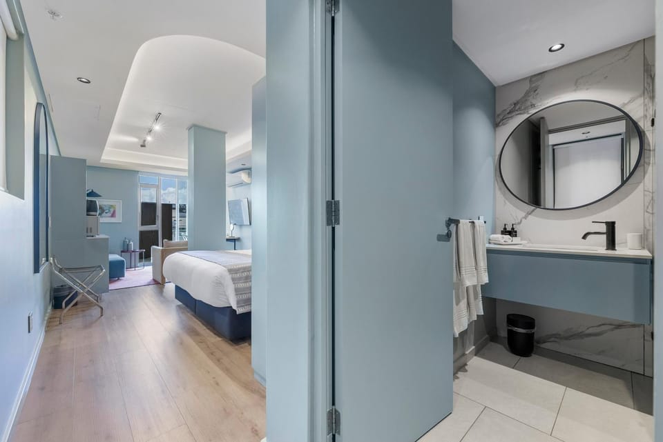 Bed, Bathroom, Kitchen or kitchenette, Photo of the whole room, Bedroom, towels