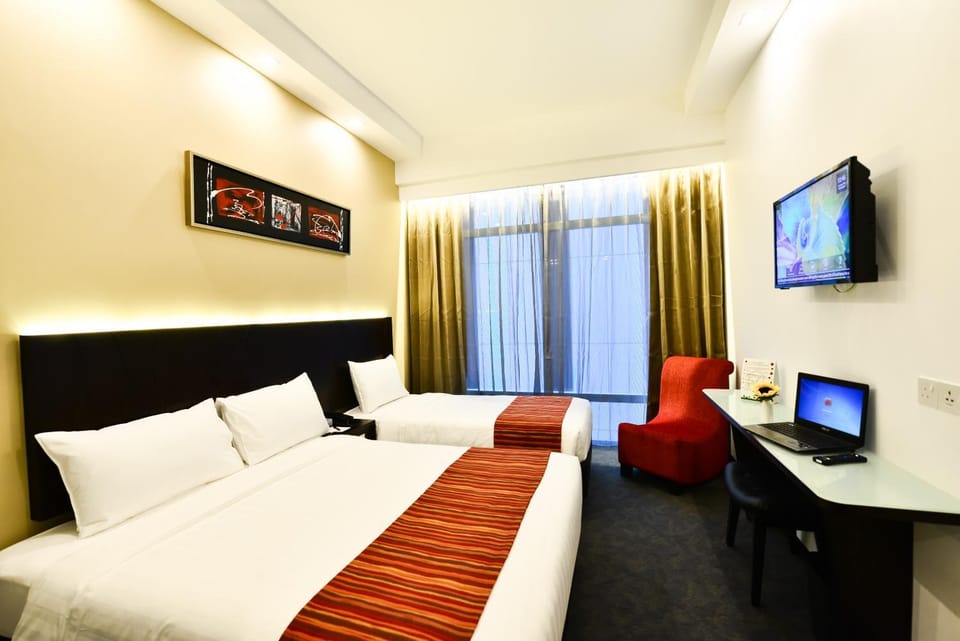 Bed, TV and multimedia, Photo of the whole room