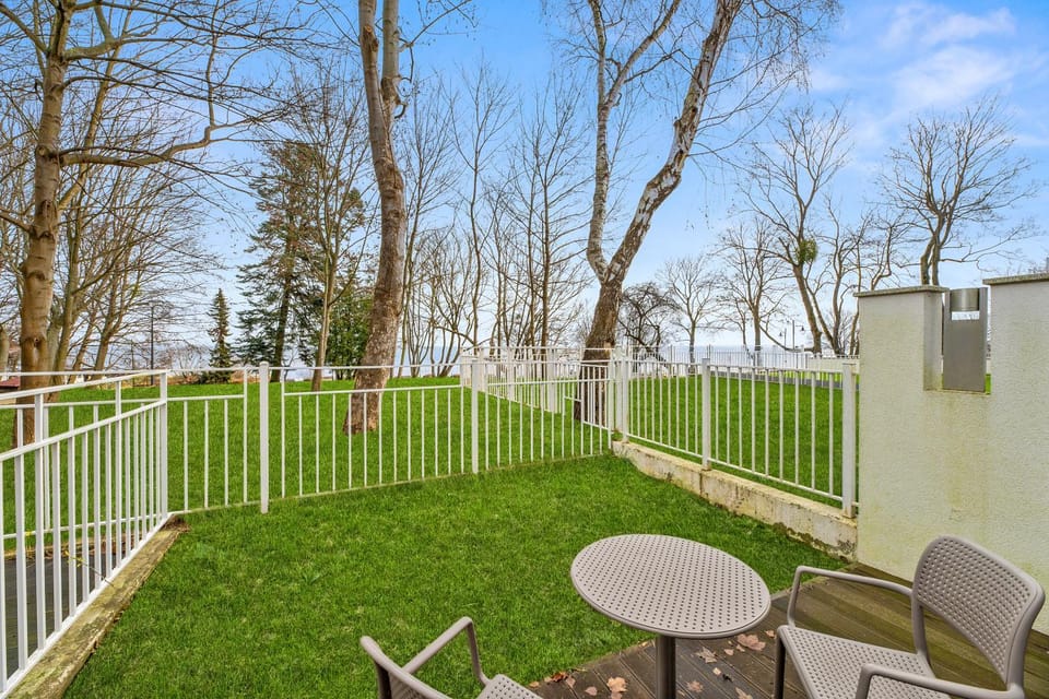 Balcony/Terrace, Garden view