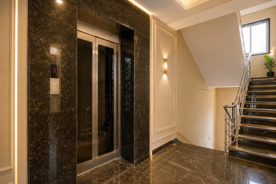 Lobby or reception, elevator