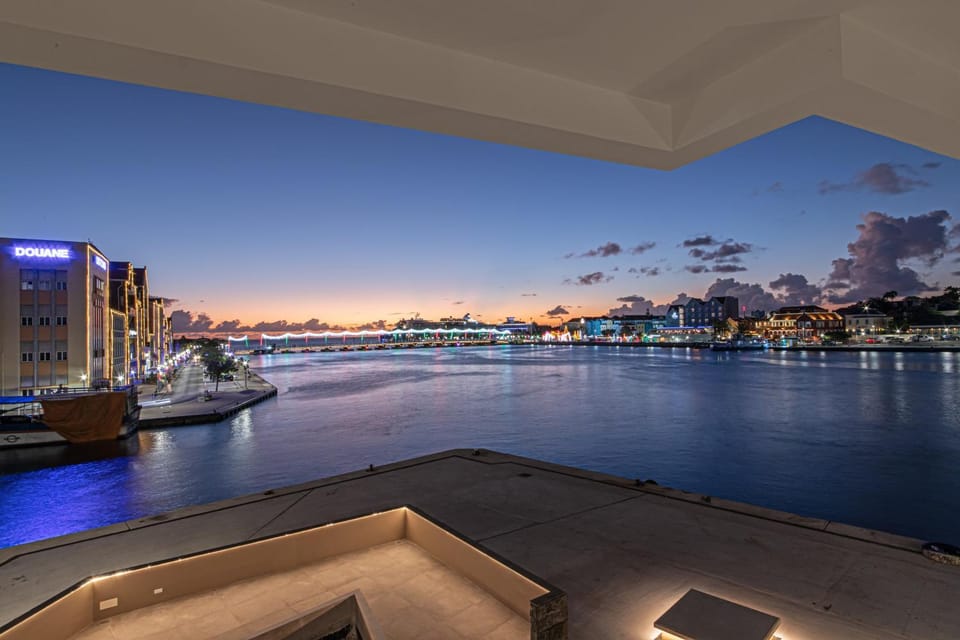 Property building, Night, City view, Sea view, Street view, Sunset