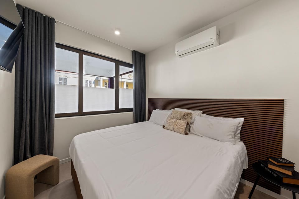 Bed, TV and multimedia, Bedroom, wardrobe, air conditioner