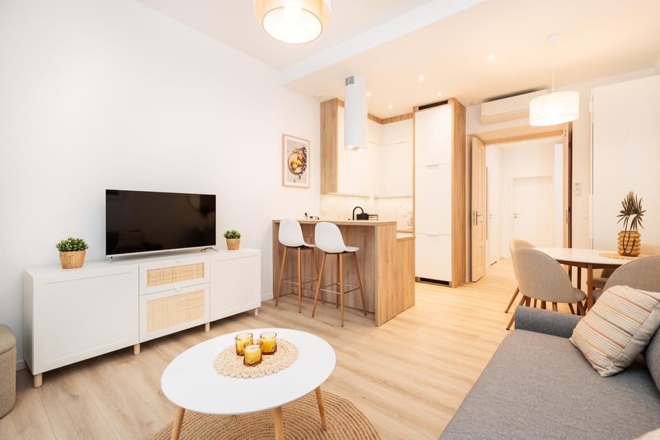 TV and multimedia, Kitchen or kitchenette, Living room, Seating area
