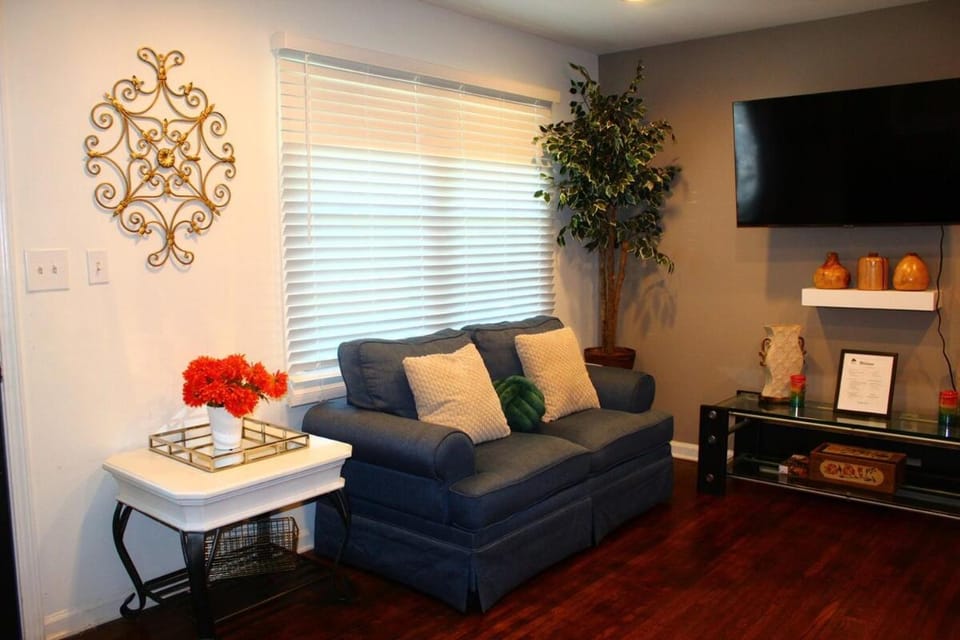Cozy, Relaxing 4-Bedroom House in Forest Park House in Forest Park