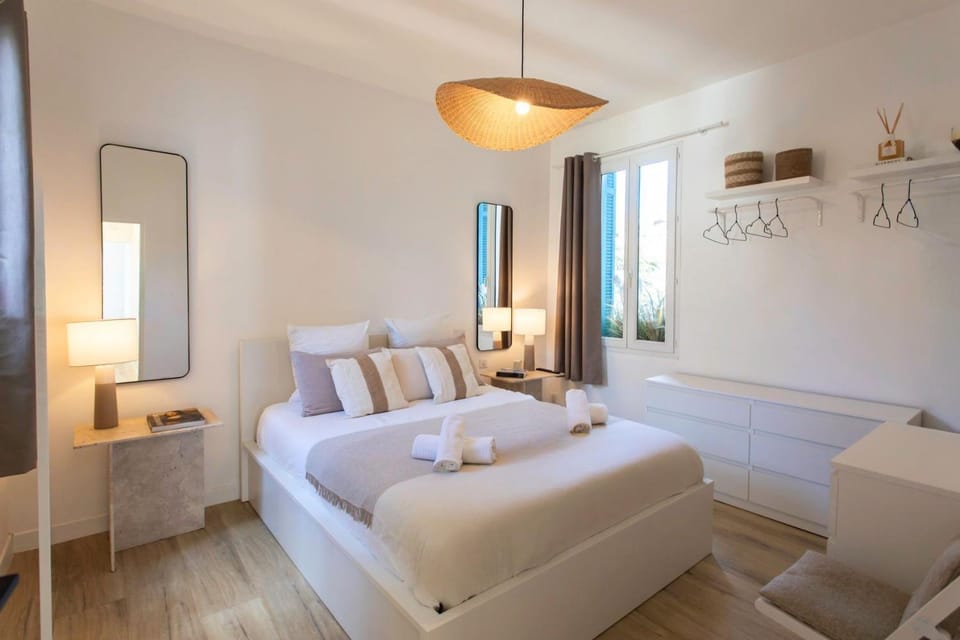 2BR - Heart of Juan-les-Pins Apartment in Antibes
