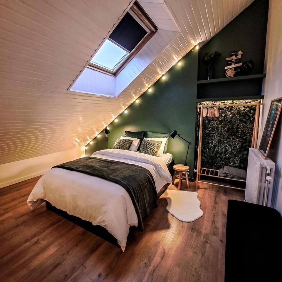 Bed, Photo of the whole room, Bedroom