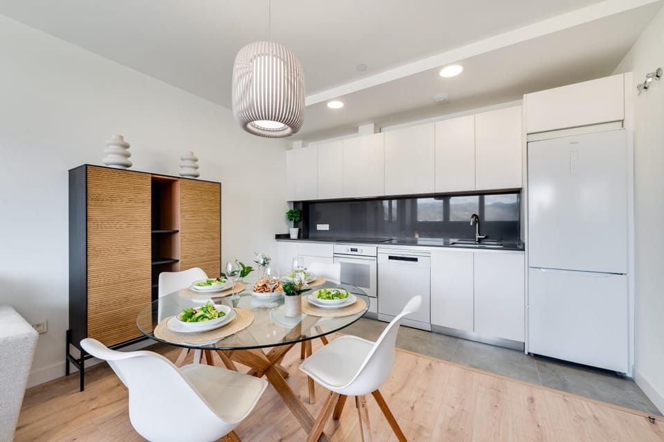 Kitchen or kitchenette, Dining area, dishwasher, oven, stove