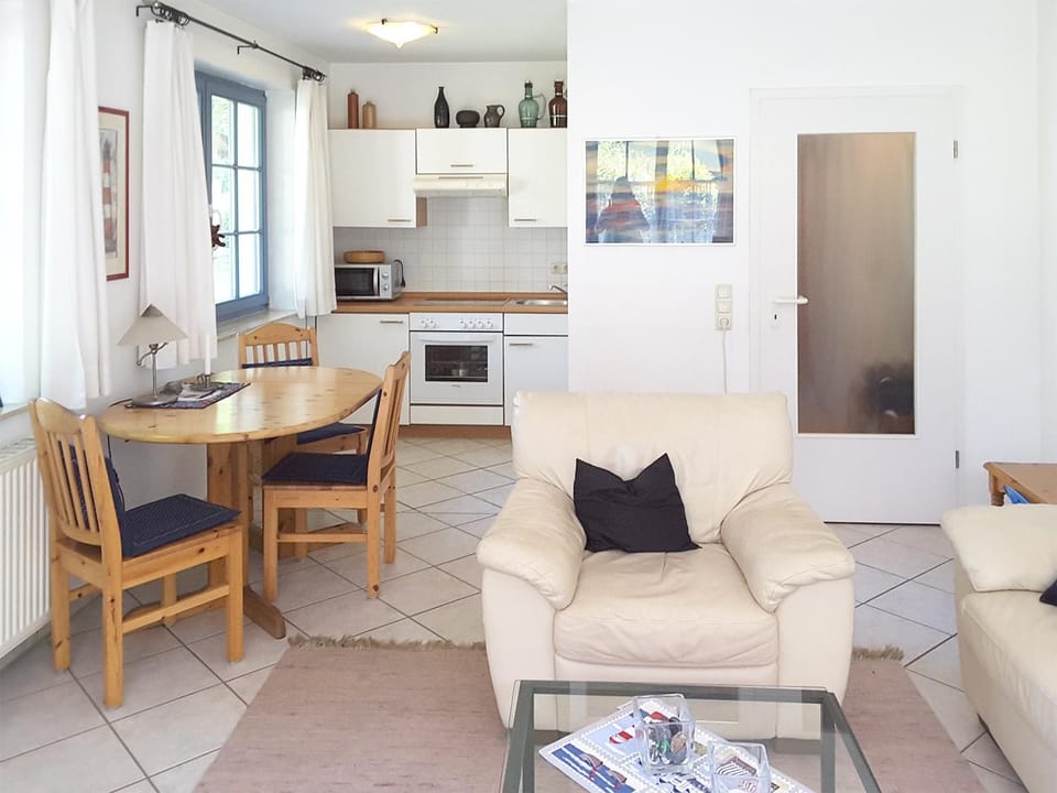 Eichenpark Haus 1 Wohnung 3 Apartment in Prerow