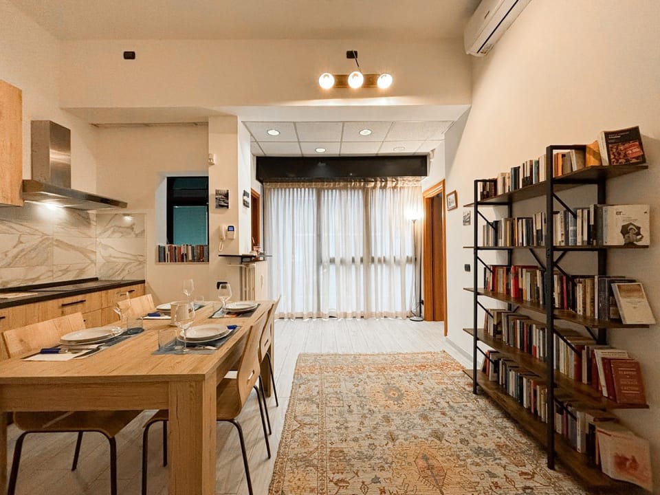 Kitchen or kitchenette, Dining area, minibar, pet friendly
