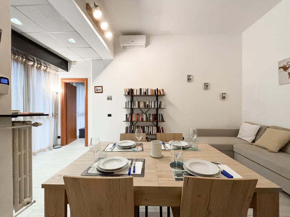 Kitchen or kitchenette, Living room, Seating area, Dining area, air conditioner