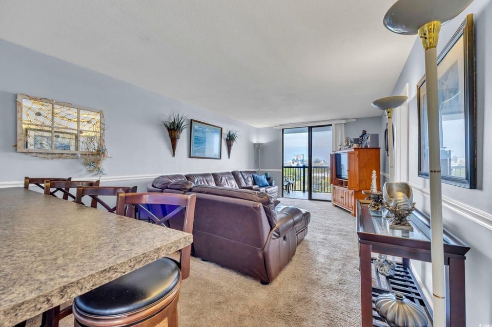 Grand 2-Bedroom Condo in Myrtle Beach! Sleeps 8! House in Myrtle Beach