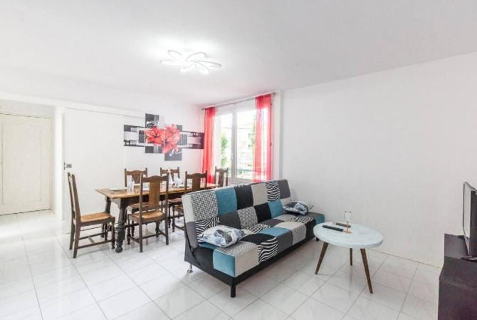 T3 Lumineux, 5pers, 2 chambres, wifi et parking Apartment in Nouvelle-Aquitaine