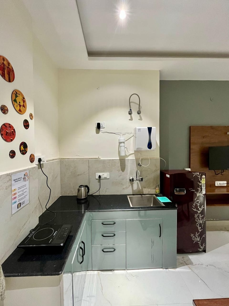 Kitchen or kitchenette